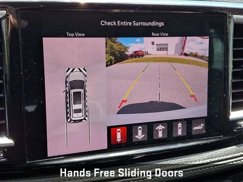 Used 2023 Chrysler Pacifica Limited w/ Uconnect Theater Family Group FWD image 28