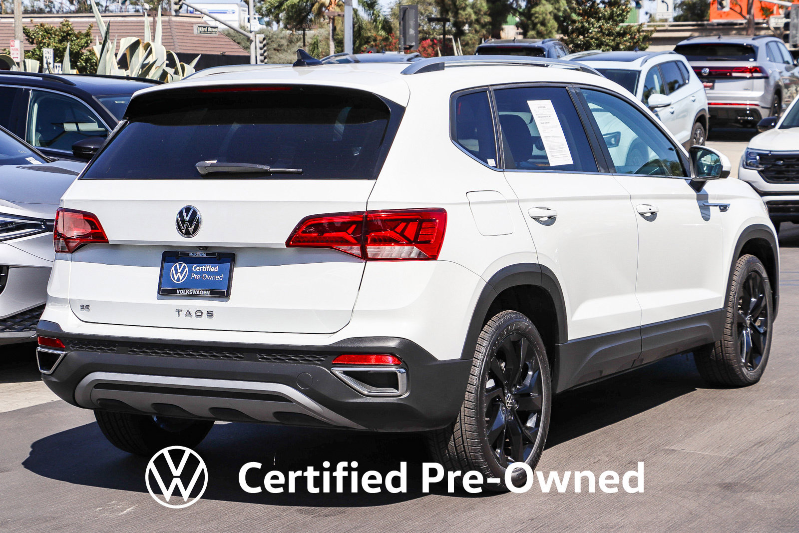 Used 2023 Volkswagen Taos SE w/ Panoramic Sunroof Package FWD image 7