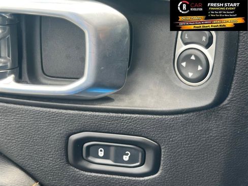 Used 2022 Jeep Gladiator Overland AWD/4WD image 26