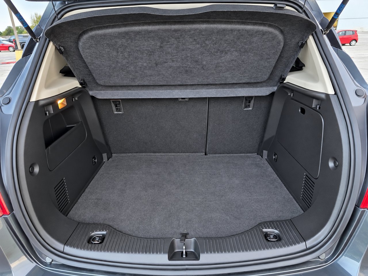 Certified 2017 Buick Encore Essence FWD image 30