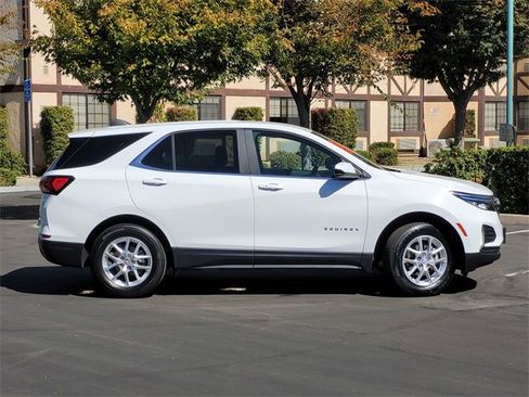 Used 2023 Chevrolet Equinox LT w/ Driver Convenience Package image 4