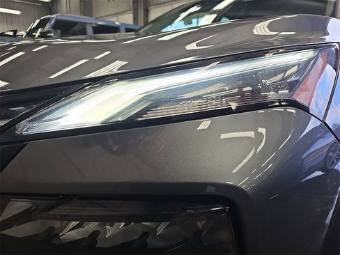 Used 2024 Nissan Rogue SV image 30