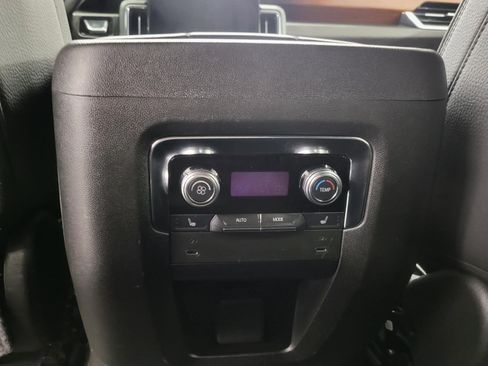 Used 2025 GMC Yukon XL Denali AWD/4WD image 21