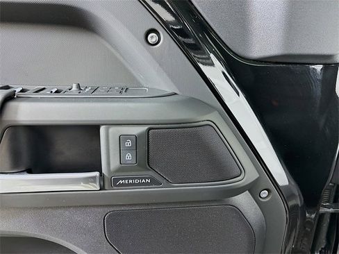 New 2025 Land Rover Defender 110 S image 20