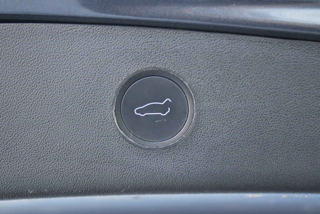 Used 2022 Tesla Model 3 Long Range AWD/4WD image 9