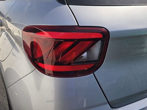 Used 2023 Hyundai Venue SEL FWD image 7