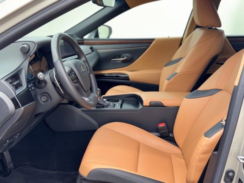 Used 2023 Lexus ES 300h w/ Premium Package FWD image 5