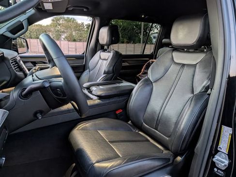 Used 2024 Jeep Wagoneer Series II w/ Flexible Seating Group RWD image 22