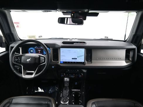 Used 2025 Ford Bronco Outer Banks image 14