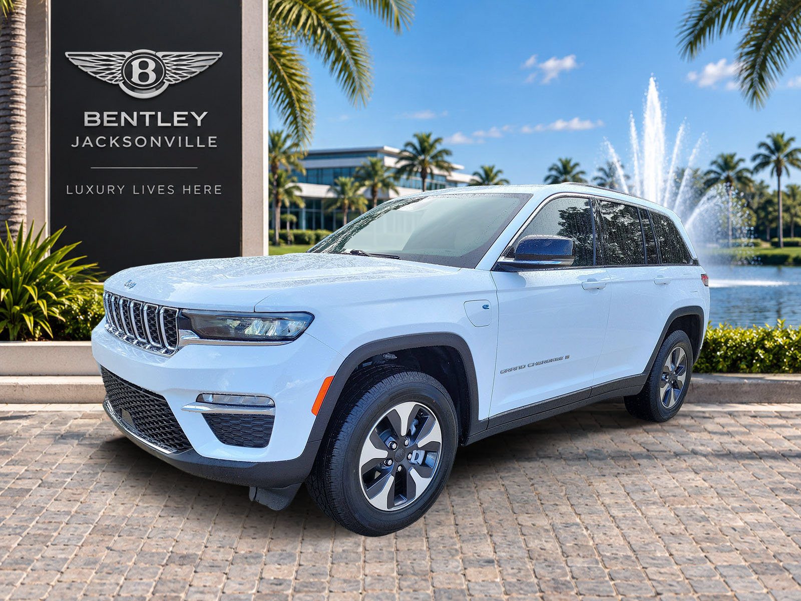 Used 2023 Jeep Grand Cherokee 4WD 4xe image 6