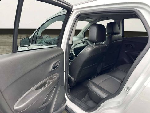 Used 2017 Chevrolet Trax LT w/ LT Convenience Package AWD/4WD image 16