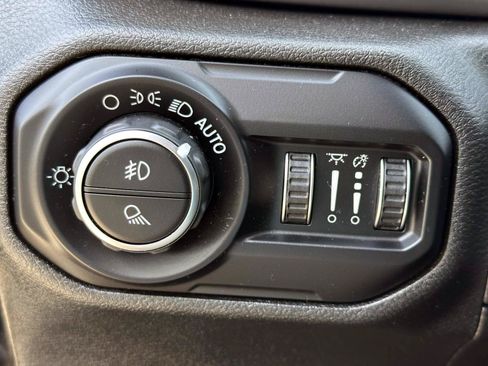 Used 2020 Jeep Gladiator Sport w/ Quick Order Package 24S AWD/4WD image 15