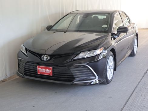 Used 2022 Toyota Camry LE AWD/4WD image 23