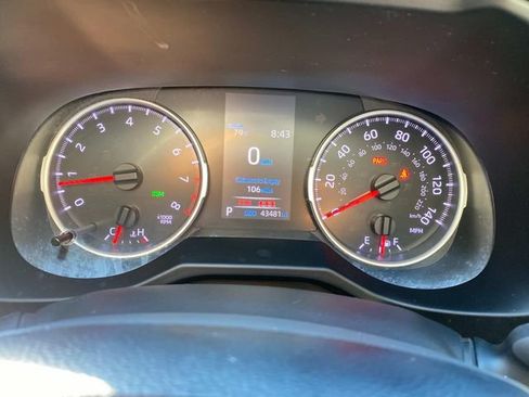Used 2021 Toyota RAV4 XLE Premium FWD image 14