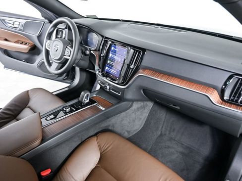 Certified 2025 Volvo V60 B5 Cross Country Plus image 25