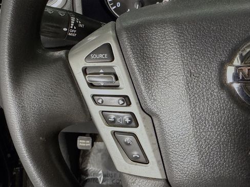 Used 2017 Nissan Titan SV RWD image 14