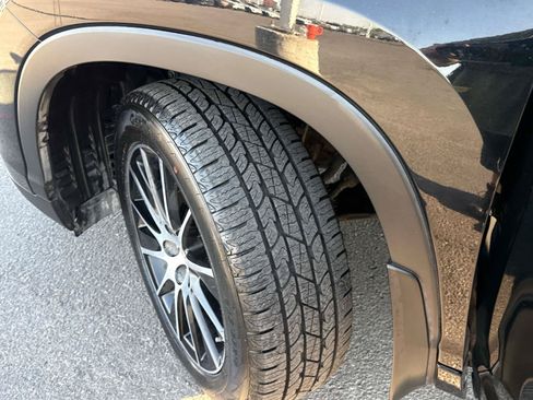 Used 2018 Toyota Highlander SE w/ Carpet Mat Package (TMS) AWD/4WD image 8