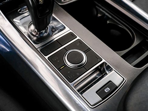 Used 2018 Land Rover Range Rover Sport SE AWD/4WD image 24