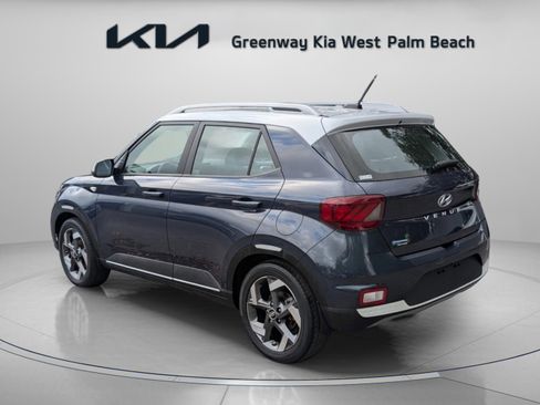 Used 2023 Hyundai Venue Limited image 6