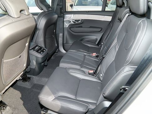 New 2026 Volvo XC90 B6 Ultra w/ Lounge Package image 19