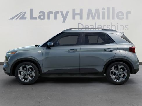 New 2026 Hyundai Venue SEL FWD image 3