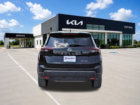 Used 2024 Nissan Rogue SV AWD/4WD image 6