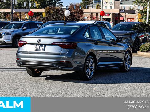 Used 2024 Volkswagen Jetta SE image 7