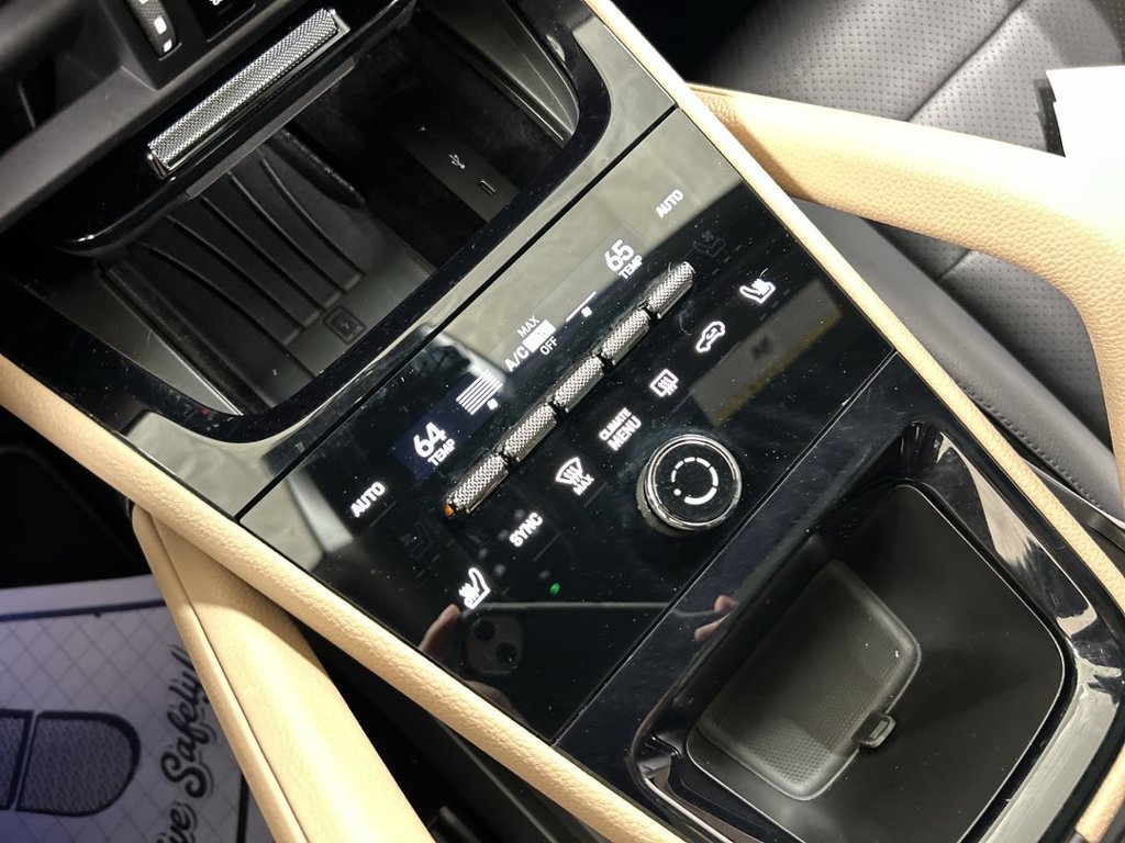 Certified 2024 Porsche Cayenne AWD/4WD image 17