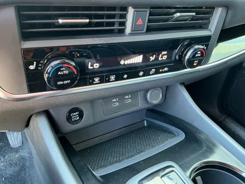 Used 2025 Nissan Rogue SV AWD/4WD image 22