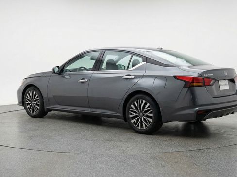 Used 2025 Nissan Altima 2.5 SV image 6