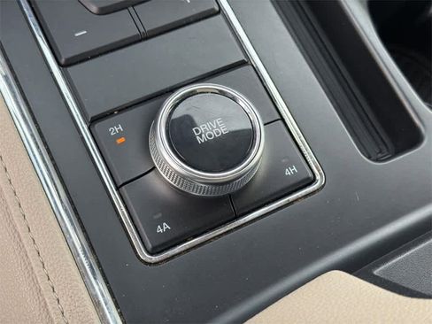 Used 2023 Ford Expedition Max XLT image 21