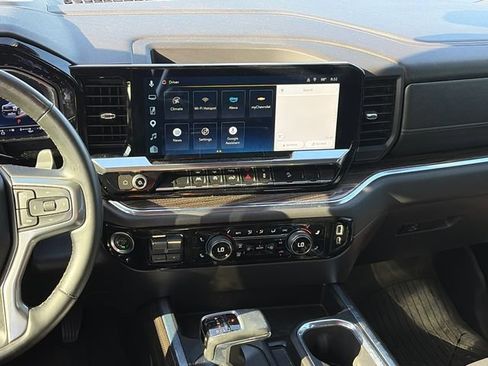 Used 2024 Chevrolet Silverado 1500 LT Trail Boss w/ Convenience Package II AWD/4WD image 15