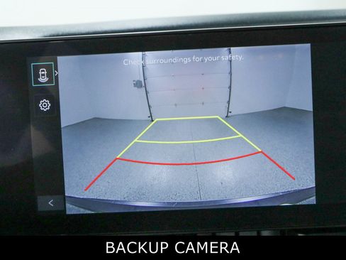 Used 2025 Kia Carnival FWD image 19