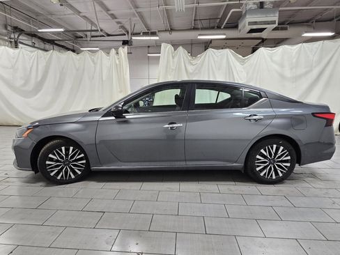 Used 2024 Nissan Altima 2.5 SV image 10