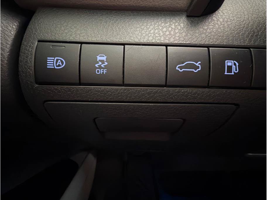 Used 2018 Toyota Camry XLE FWD image 26