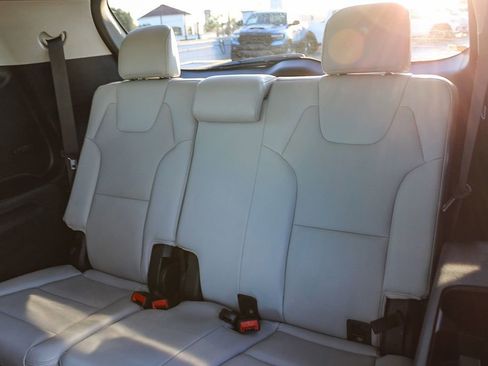 Used 2025 Kia Telluride S FWD image 19