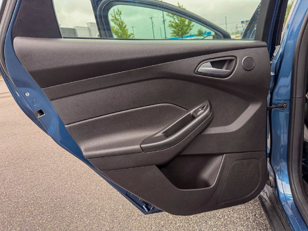 Used 2018 Ford Focus SEL FWD image 11