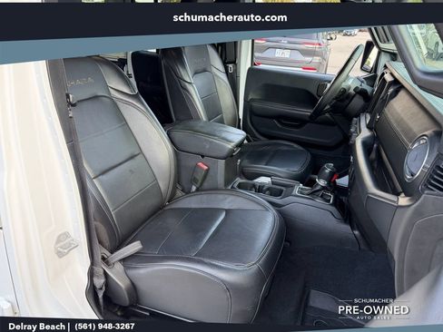 Used 2019 Jeep Wrangler Unlimited Sahara AWD/4WD image 16