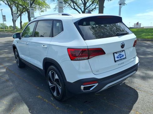 Used 2024 Volkswagen Taos SE w/ Panoramic Sunroof Package AWD/4WD image 5