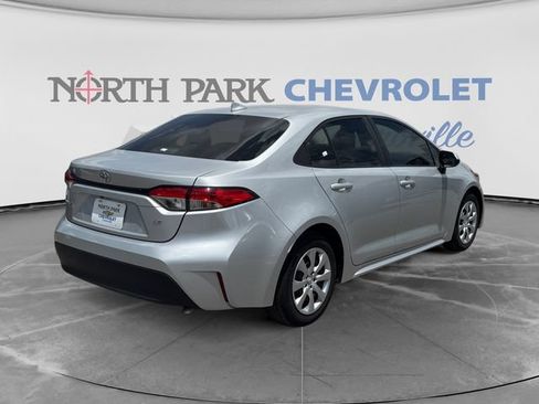 Used 2024 Toyota Corolla LE FWD image 5
