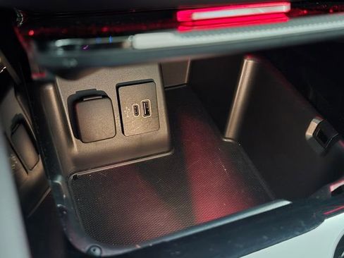 Certified 2025 Ford Explorer Platinum w/ LUX Leather Package image 36