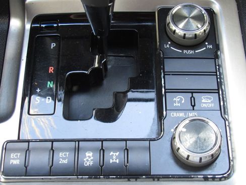 Certified 2020 Toyota Land Cruiser w/ Preferred Accessory Package image 35