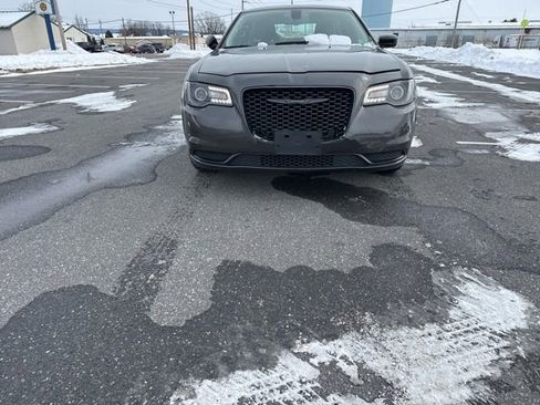 Used 2022 Chrysler 300 Touring w/ Sport Appearance Package image 5