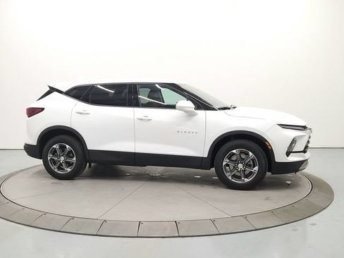 Used 2025 Chevrolet Blazer LT AWD/4WD image 8