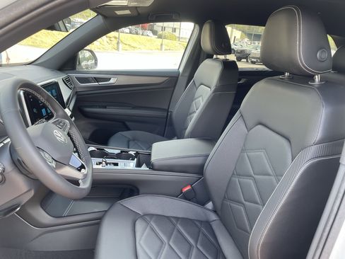New 2026 Volkswagen Atlas Cross Sport SE FWD image 14