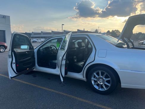 Used 2010 Cadillac DTS Luxury image 12