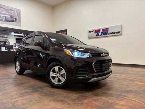Used 2020 Chevrolet Trax LT FWD image 1