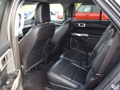 Used 2023 Ford Explorer XLT w/ Equipment Group 202A AWD/4WD image 8