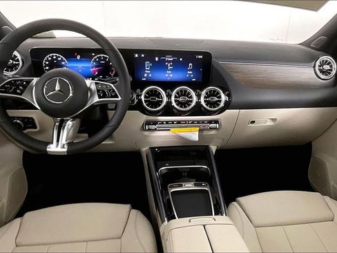 New 2026 Mercedes-Benz GLA 250 4MATIC image 5