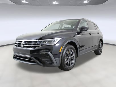 Used 2023 Volkswagen Tiguan SE w/ Panoramic Sunroof Package